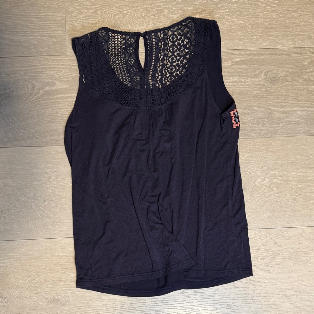 Skies Are Blue Navy and Coral Embroidered Blouse - Picture 4 of 4